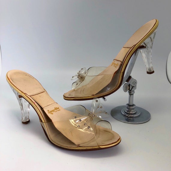 1950s SZ:8AA clear vinyl bow carved lucite springo