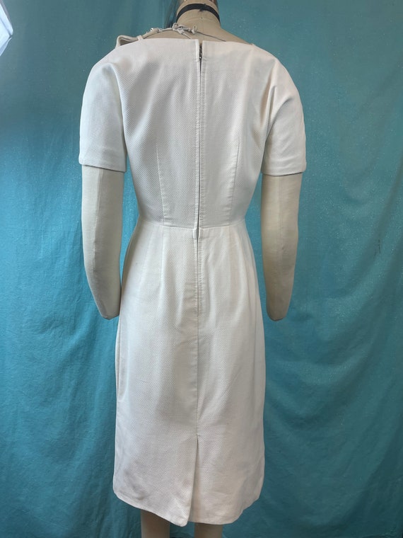 1950s W:26 white cotton pique wiggle dress cut ou… - image 5