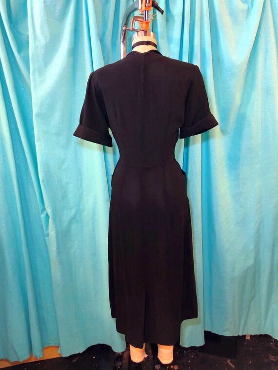 1940s W:30 LBD black rayon crepe cuffed short sle… - image 5