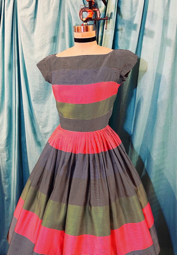 1950s W:24 PAULINE TRIGERE red green blue black wh