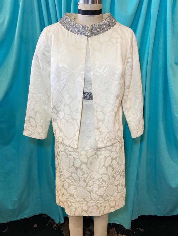 1960s W:26 MILGRIM 2PC white floral brocade beade… - image 3