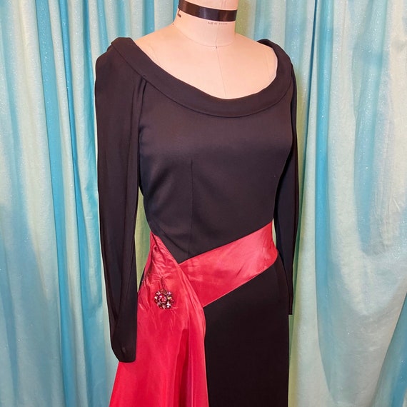 1950s/1960s W:26 LBD black rayon jersey scoop nec… - image 1