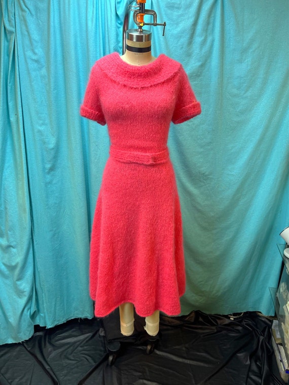 1950s/1960s W:28-34 hot pink fuzzy wool mohair kn… - image 2