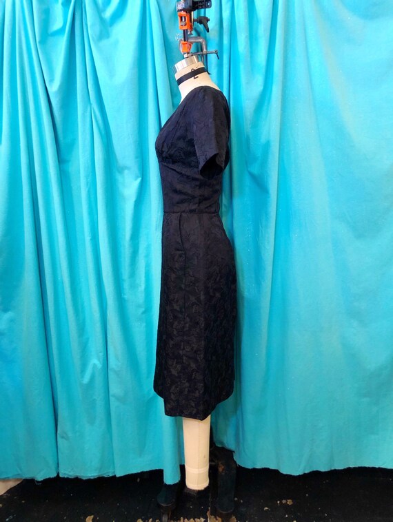 1950s/1960s W:26 LBD black floral silk satin broc… - image 3