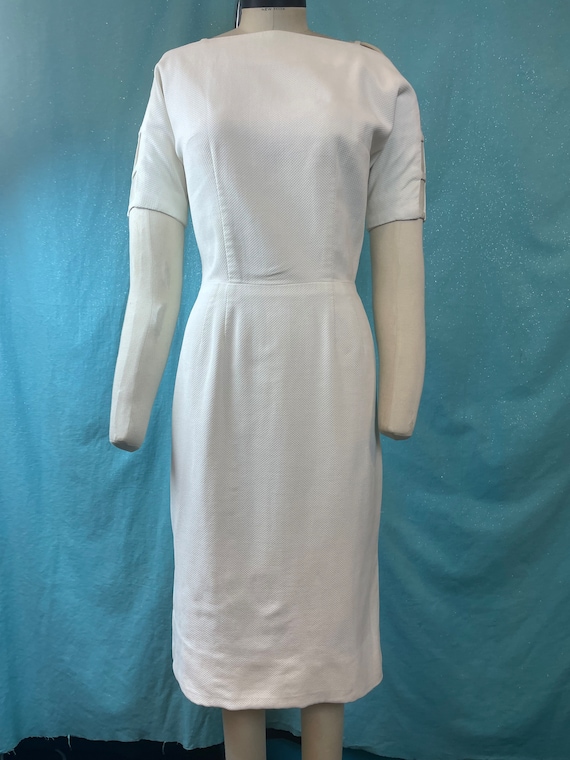 1950s W:26 white cotton pique wiggle dress cut ou… - image 2