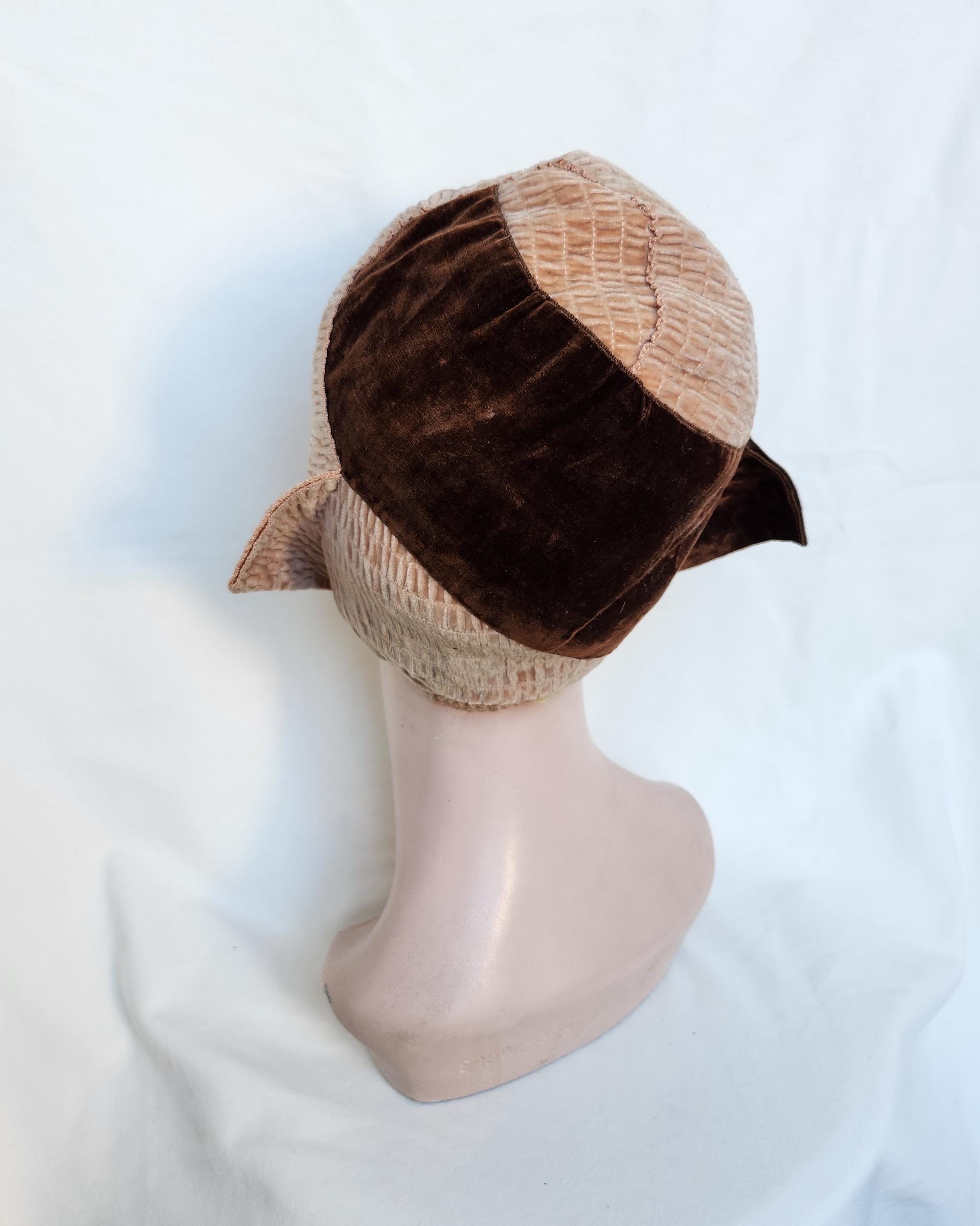 1920s Two-toned Pinkish Tan and Brown Velvet Cloche Hat W 