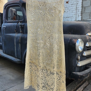 1920s B:36” Off White Cream Sheer Embroidered Mesh Crotchet Floral Asymmetric Hem Sleeveless Flapper Sheath Shift Dress