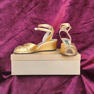 1940s 1950s Sz:4 Gold Foil Peep Toe Double Strap Cut Out Wedges Beverly California