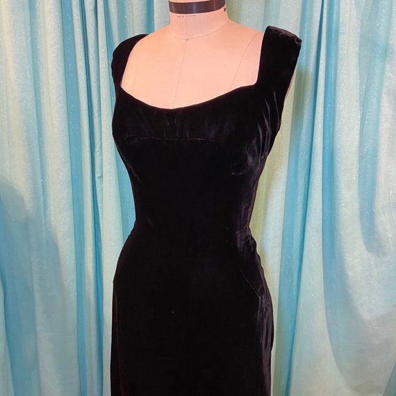 1950s/1950s W:28 PEGGY HUNT LBD black rayon velvet
