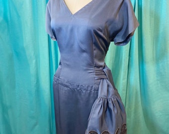 1950s/1960s W:31 blue gray synthetic crepe short sleeve deep V neckline low back shelf drop waist velvet beaded hip sash pencil wiggle dress