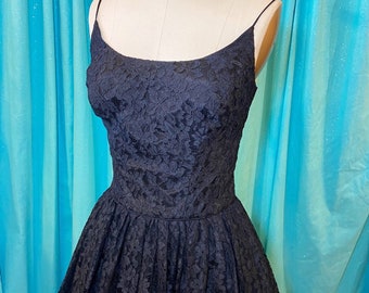 1950s/1960s W:25 LBD black floral nylon lace spaghetti strap scoop neckline fit and flare party dress