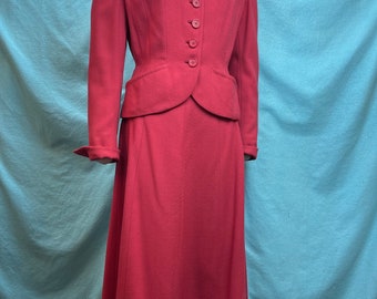 1940s W:23 Vintage 40s John Wanamaker Jaunty Junior Red wool crepe French cuff 2PC tailored collared jacket side pockets Aline skirt suit