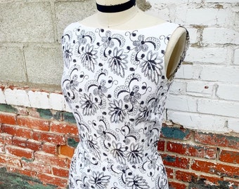 1950s 1960s W:26 white and black silkscreen faux embroidered linen wiggle dress