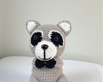 Schema per realizzare un procione all'uncinetto in stile amigurumi, un animale di peluche del bosco (schema in PDF)