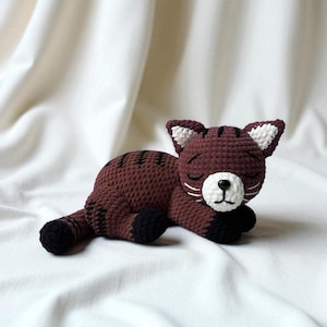 Schlafende Katze Häkelanleitung: Amigurumi Kitty Plüschtier (PDF Download)
