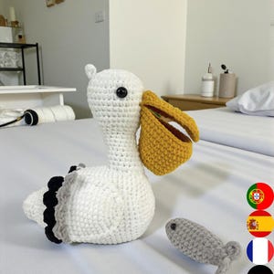 Patroon amigurumi-pelikaan, gehaakte vogel pdf-tutorial, schattige pelikaan met vis, gehaakt pluche dierpatroon, 5 talen patroon pdf