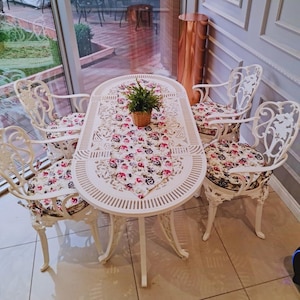 Set da giardino in plastica effetto ferro battuto, tavolo e sedie