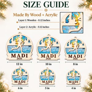 K&ouml;nnte beinhalten: Eine Gr&ouml;&szlig;entabelle f&uuml;r Holz- und Acrylornamente mit einer L&auml;ufersilhouette, Sonne und B&auml;umen. Die Tabelle zeigt sechs Ornamente mit der Aufschrift MADI 2026 in den Gr&ouml;&szlig;en 4, 5, 6, 8, 10 und 12 Zoll. Die Schichten sind 0,12 Zoll dick.
