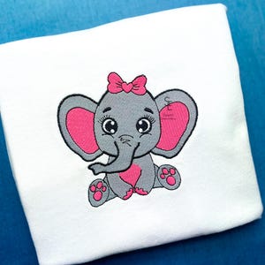 Süßes Baby-Mädchen-Elefant-Maschinenstickmuster, Tierstickerei, Safari-Stickerei, 5 Größen, Sofortiger Download