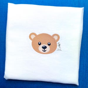 Junge Teddybär Kopf Maschinenstickerei Design 5 Größen Stickdatei süßer lieblicher Babybär, Sofort Download