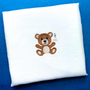 Mini Teddybär Stickdatei 5 Größen Stickdatei süßer süßer Babybär, Sofort Download