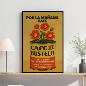 Pode incluir: Um poster emoldurado com um design vintage de lata de caf&eacute; Cafe Bustelo. A lata &eacute; amarela e vermelha, com o nome da marca em destaque. Acima da lata, flores vibrantes de cor laranja com centros amarelos florescem. O poster diz "POR LA MA&Ntilde;ANA CAFE". Peso l&iacute;quido 283g.