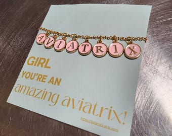 Collar con dije de aviadora dorada: joyería de aviación rosa y dorada