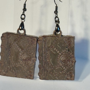 Haunted Spellbook Ohrhänger aus Resin