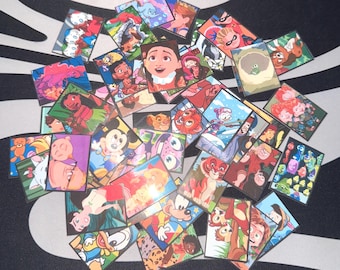102 naklejki na okładkę i strony z rozwiązaniami do kolorowanki Disney Mystery