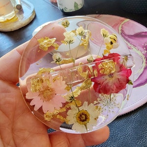 Paint Brush Holder made from Resin, pressed flowers and gold flakes, artist gifts, gift for painter,Paint Brush Rest,Pencil Holder,Nail Tech image 2