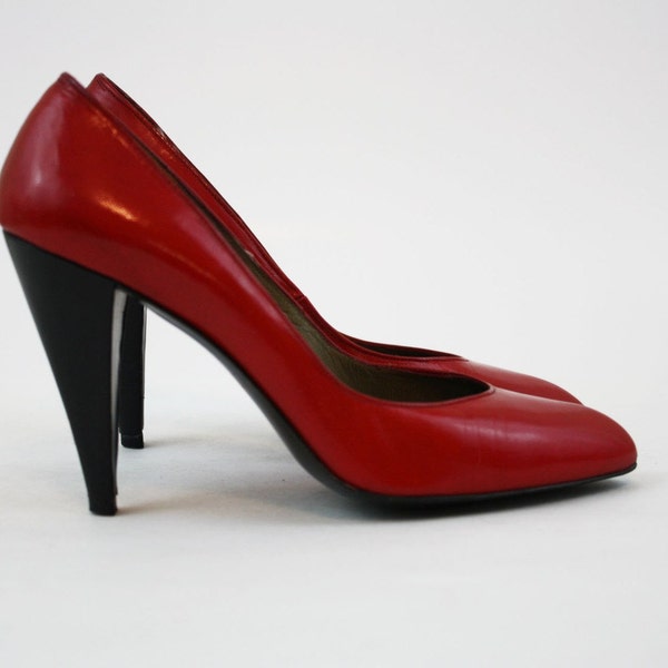 Vintage 80s Van Eli Red with Black High Heels 5 1/2