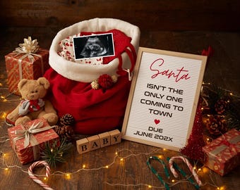 Anuncio de embarazo navideño, revelación festiva del bebé en redes sociales (descarga digital)