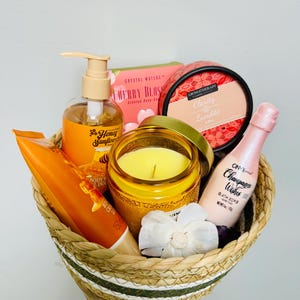 Women Gift Basket, Mom Gift Basket, Best Gift Set for her, Birthday Gift Set, Thinking of you gift, Gift Box, Gift Basket, Candle gift Set