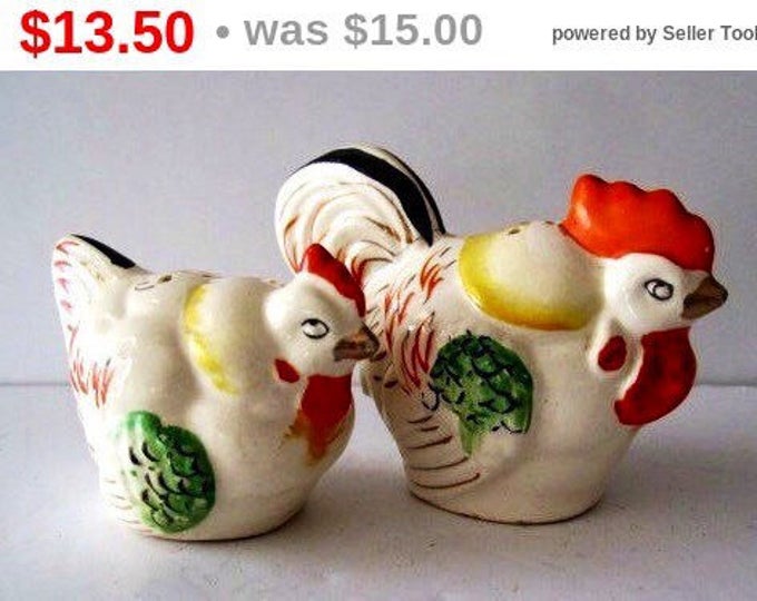Vintage Hen and Rooster Salt and Pepper Shakers / Made in Japan / Farmhouse Kitchen / Country