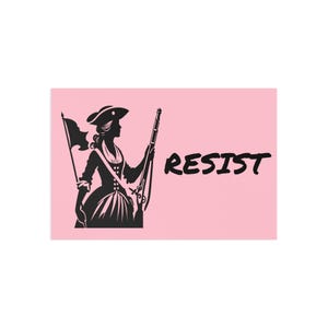 postale RÉSISTEZ | postale révolutionnaire de femme de Zazzle.be Liste d'envies Vous avez des idées ? Histoire féministe à collectionner | Carte des droits des femmes, impression d'art patriote vintage