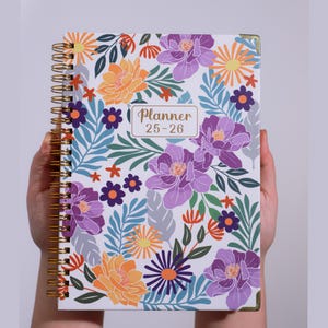Planner personalizzato 2025-2026 con schede mensili, copertina rigida, carta spessa, calendario, pianificatore di attività e liste di cose da fare, promemoria per le festività.