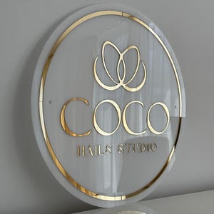 Modern Round Acrylic Logo Sign with Custom Gold Mirror Text, Luxury Branding Display for Salon, Studio, Boutique, Office or Event Decor Wall