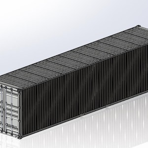 Pode incluir: Um contêiner de transporte preto com um telhado ondulado e painéis laterais verticais. O contêiner tem formato retangular e é projetado para transportar mercadorias. As portas são visíveis em uma extremidade. O contêiner é durável.