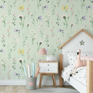 Bunte Frühlingsblumen auf hellgrünem Hintergrund, Blumen Baby Tapete, Blumengarten Tapete Kinderzimmer, Aquarell Blumen Wandbild