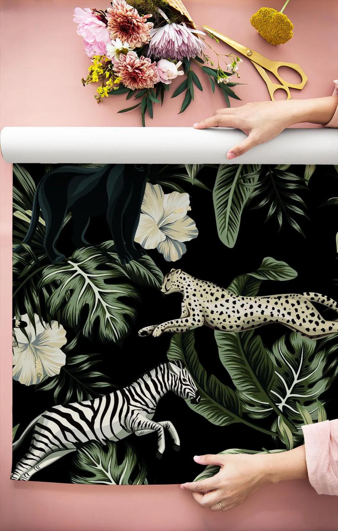 Behang met exotische dierenprint, botanisch behang donkere jungle - Etsy  België, image size:1140x1791