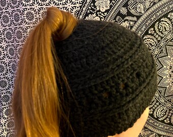 Messy bun hat// beanie// crochet // textured