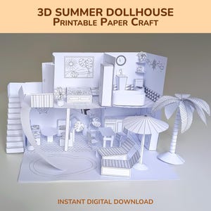 以下が含まれることがあります： 夏のテーマの3Dペーパードールハウス。白いペーパークラフトは、プール、ヤシの木、パティオの家具を備えた2階建ての家を特徴としています。上部のテキストは「3D SUMMER DOLLHOUSE PRINTABLE PAPER CRAFT」、下部のテキストは「INSTANT DIGITAL DOWNLOAD」です。