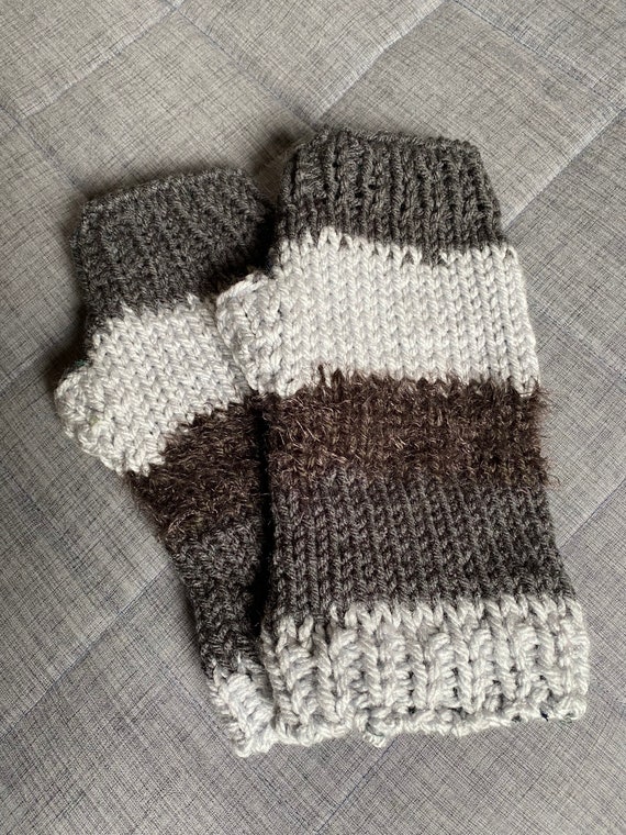 Mixed fiber Gray scale lined fingerless gloves