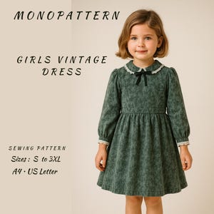 Könnte beinhalten: Ein junges Mädchen trägt ein grünes Vintage-Kleid mit weißem Spitzenkragen und Manschetten. Das Kleid hat lange Ärmel und eine schwarze Schleife. Der Text "MONOPATTERN" und "GIRLS VINTAGE DRESS" ist enthalten. Die Schnittmustergrößen sind S bis 3XL, A4 US Letter.