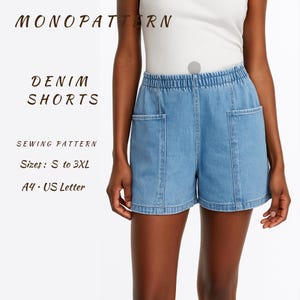 Puede incluir: Pantalones cortos vaqueros azul claro con bolsillos delanteros grandes y cintura elástica. La imagen incluye el texto "MONOPATTERN", "DENIM SHORTS", "SEWING PATTERN", "Tallas: S a 3XL" y "A4 • US Letter".