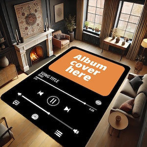 Könnte beinhalten: Schwarzer und orangefarbener Teppich mit einem Musikplayer-Design. Der Teppich hat ein großes orangefarbenes Rechteck in der Mitte mit dem Text "Album cover here". Der Teppich hat auch eine schwarze Musikplayer-Oberfläche mit Knöpfen zum Abspielen, Pausieren, Überspringen und für die Lautstärke.