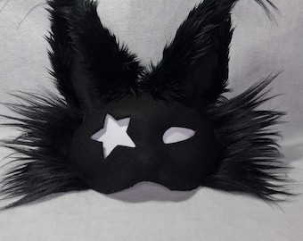 Unikalna maska czarnego kota o gwieździstych oczach – ręcznie robiona maska kota theriańskiego do cosplayu i dekoracji,