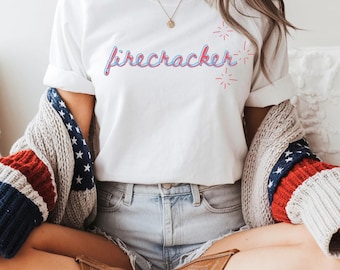 Comfort Colors 4th of July T-Shirt for Women, Vintage AMERICANA Charm Tee, FIRECRACKER Flirty Girl T-Shirt for Independence Day Tee BFF Gift