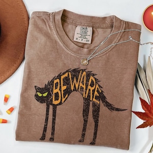 Vintage Black Cat Halloween T-Shirt: Retro Distressed Spooky Season Tee, Alternative Halloween Costume Outfit Shirt, Autumn Fall Ascetic Espresso