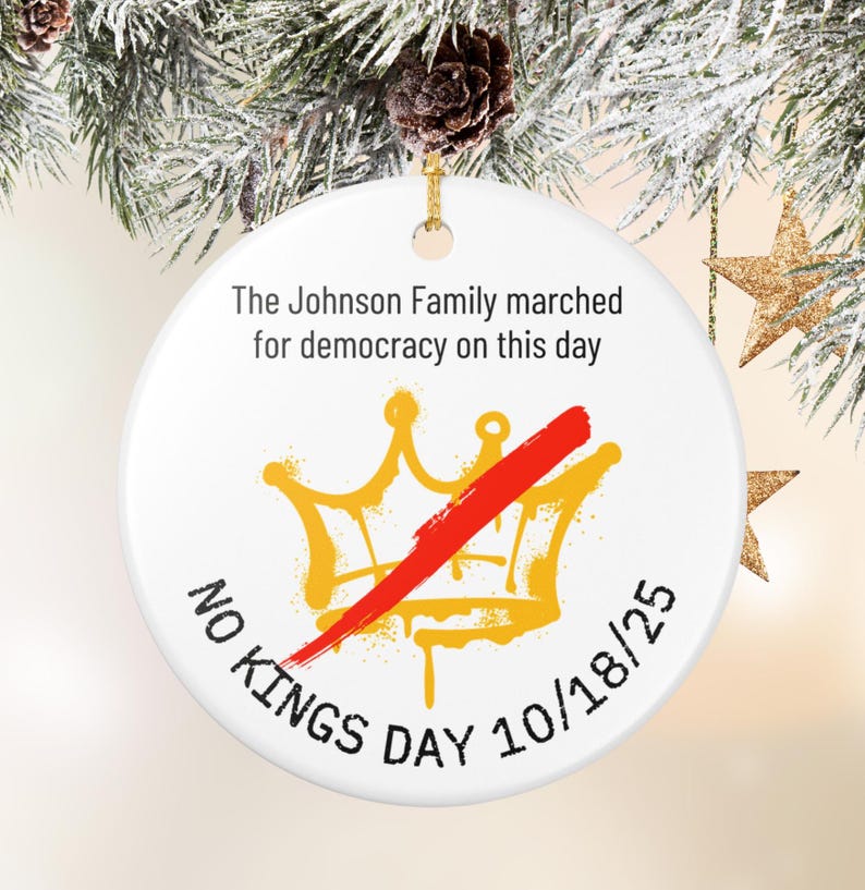 Adorno personalizado para el Día de los Reyes Magos, regalo personalizado para protestas pacíficas contra Trump y derechos de la Primera Enmienda, regalo para manifestaciones demócratas. imagen 15
